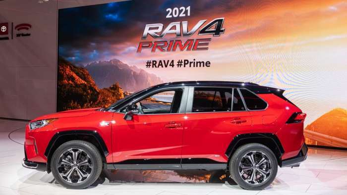 2021 Toyota RAV4 Prime XSE Supersonic Red profile side view alloy wheels