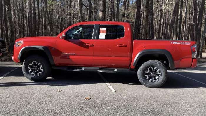 2021 Toyota Tacoma TRD Off-Road Barcelona Red profile view