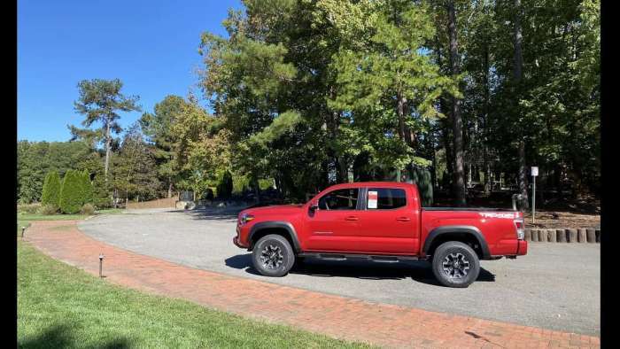 2021 Toyota Tacoma TRD Off-Road Barcelona Red profile view