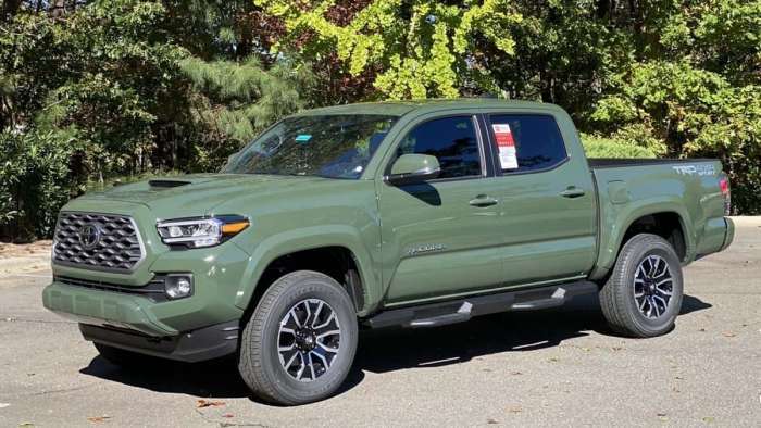 2021 Toyota Tacoma TRD Sport Army Green front end profile
