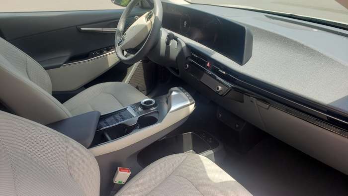 2022 Kia EV6 front interior