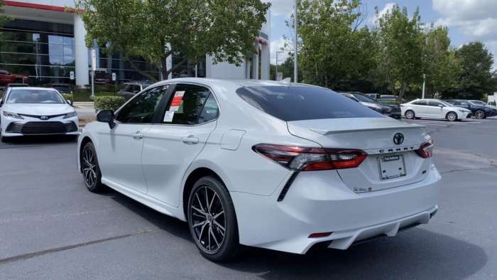 2022 Toyota Camry SE Ice Edge color profile back end rear end