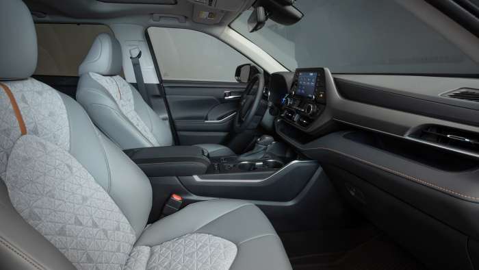 2022 Toyota Highlander Hybrid Bronze Edition interior front seats ash color