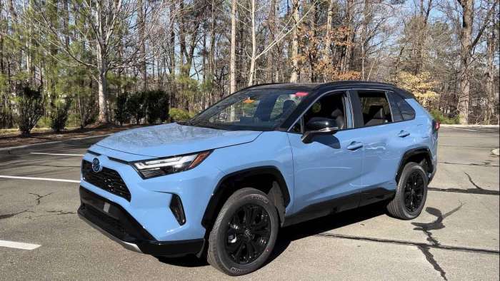 2022 Toyota RAV4 Hybrid XSE Cavalry Blue profile view front end