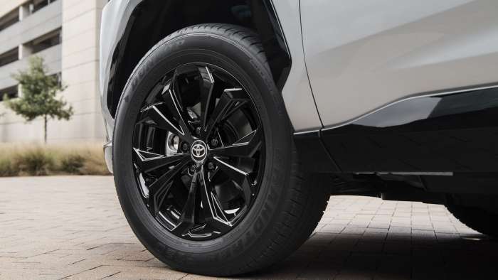 2022 Toyota RAV4 SE Hybrid gloss black alloy wheels