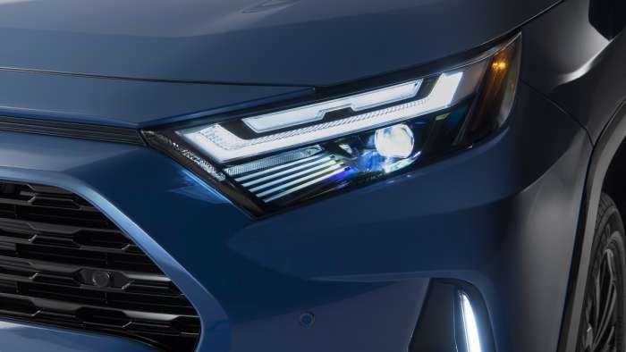 2022 Toyota RAV4 XSE Hybrid headlights