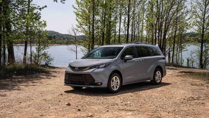 2022 Toyota Sienna Woodland Special Edition Cement Color Front Driver Side
