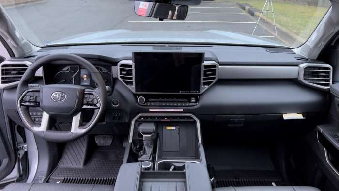 2022 Toyota Tundra Limited interior multimedia