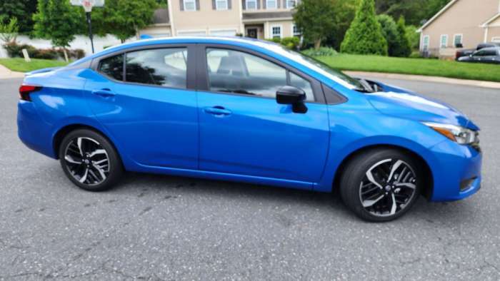 2023 Nissan Versa SR side exterior