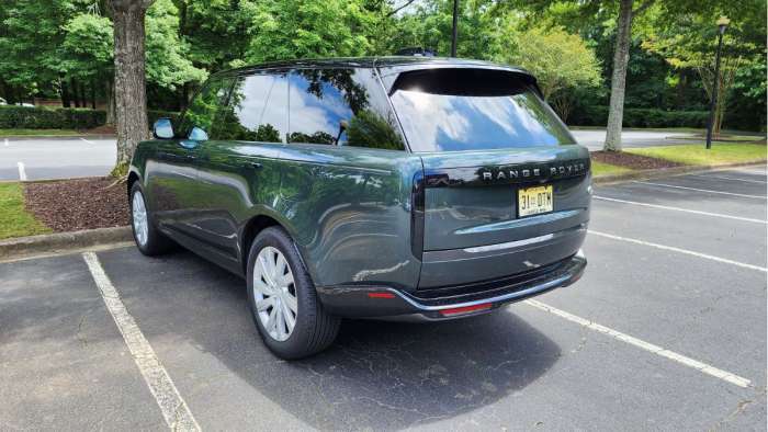 2023 Range Rover PHEV SE rear exterior design