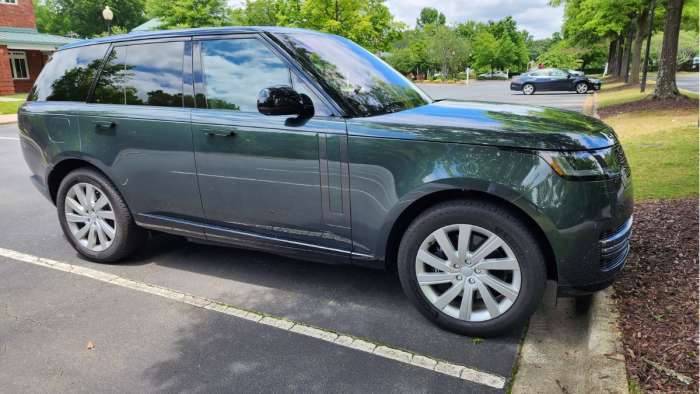 2023 Range Rover PHEV SE side exterior