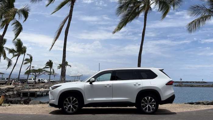 2024 Toyota Grand Highlander Limited Wind Chill Pearl side profile