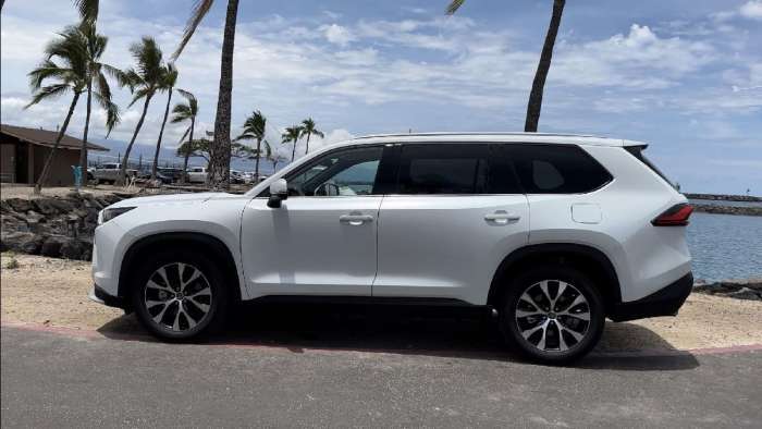 2024 Toyota Grand Highlander Limited Wind Chill Pearl side profile