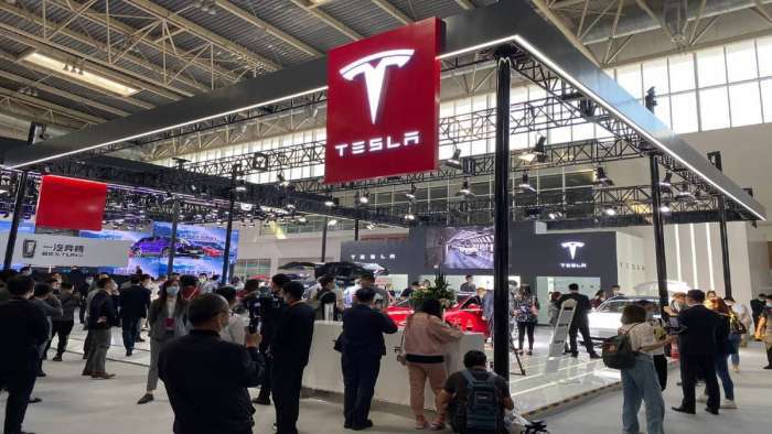 Relatively Few People at  Tesla stand At Beijing auto show