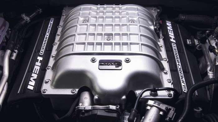 Dodge Charger SRT Hellcat Redeye Engine