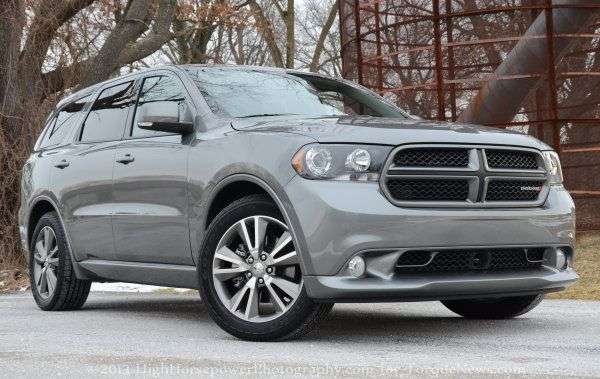 A low front end shot of the 2013 Dodge Durango R/T