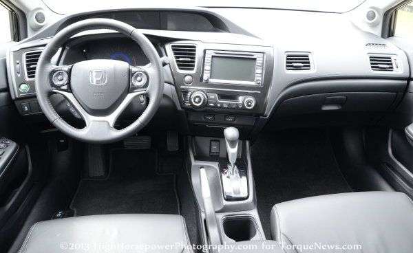 The dash of the 2013 Honda Civic EX-L