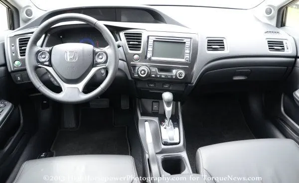 The dash of the 2013 Honda Civic EX-L