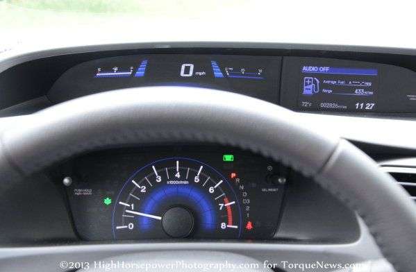The gauges of the 2013 Honda Civic EX-L
