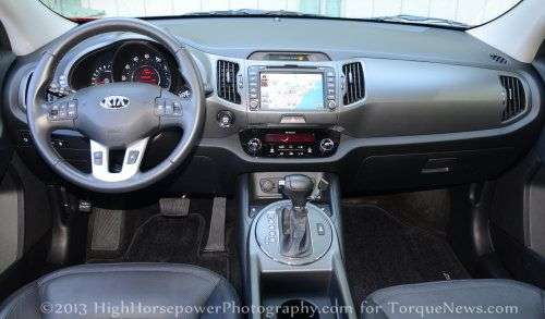 The dash of the 2013 Kia Sportage SV AWD