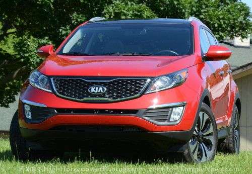 The front end of the 2013 Kia Sportage SV AWD