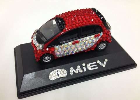 Mitsubishi Decorates i-MiEV wih Cool Rhinestones