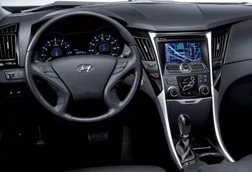 The dash of the 2012 Hyundai Sonata SE