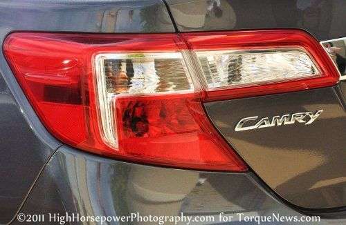 The 2012 Toyota Camry SE taillight
