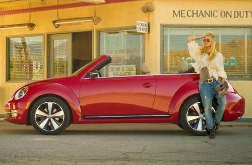 The profile of the 2013 Volkswagen Beetle Convertible