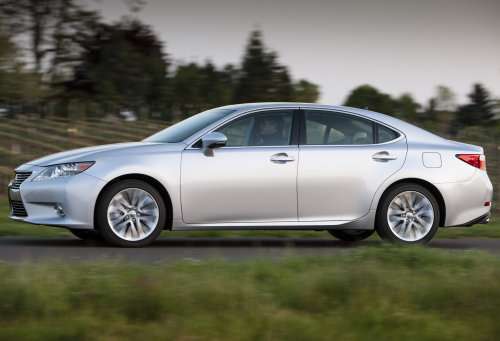 The side profile of the 2013 Lexus ES350