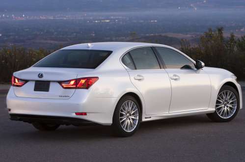 The 2013 Lexus GS450h rear corner