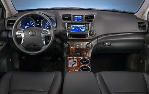 The 2013 Toyota Highlander Hybrid Limited dash