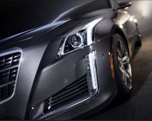 The headlight of the 2014 Cadillac CTS