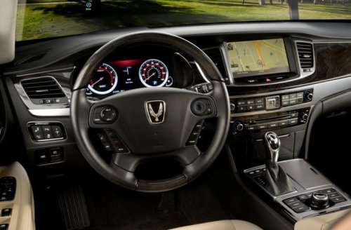 The front interior of the 2014 Hyundai Equus