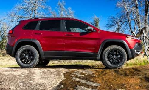 The side profile of the 2014 Jeep Cherokee Trailhawk 