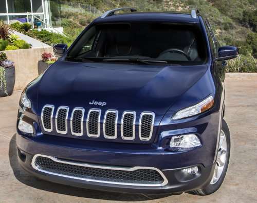 A high angle shot of the front end of the 2014 Jeep Cherokee 