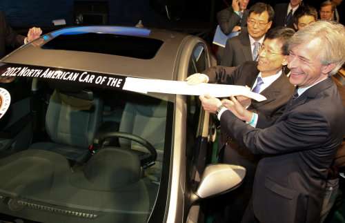 Hyundai CEO John Krafcik unveils NA Car of the Year decal on the 2012 Elantra