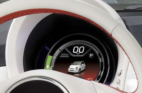 The gauge cluster of the 2013 Fiat 500e 