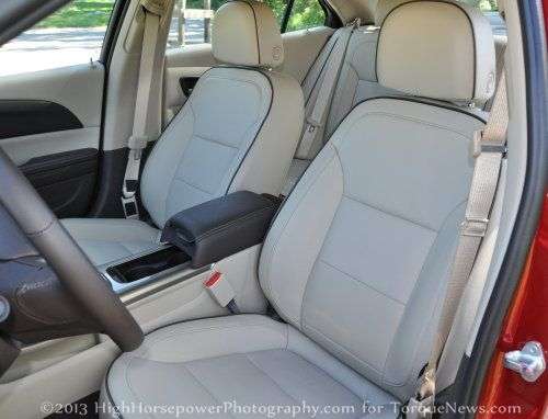 The interior of the 2013 Chevrolet Malibu Eco 2SA