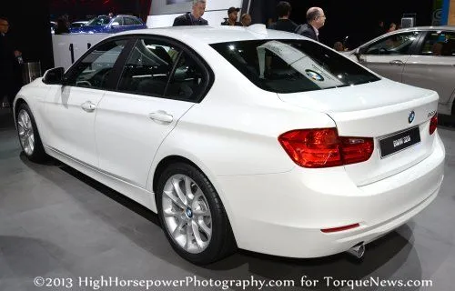 The side shot of the BMW 320i