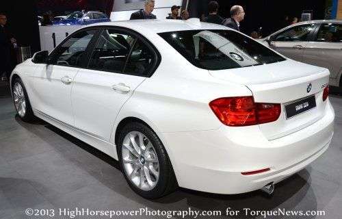 The side shot of the BMW 320i