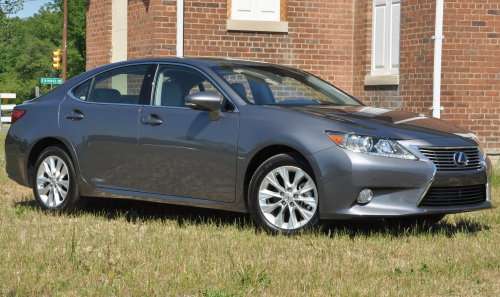 The side profile of the 2013 Lexus ES300h