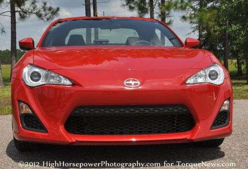 The front end fo the 2013 Scion FR-S