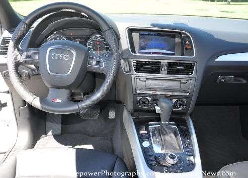 The dash of the 2012 Audi Q5 3.2 Prestige 