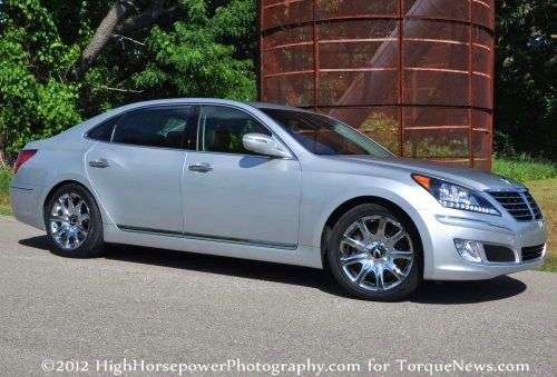 The side profile of the 2012 Hyundai Equus Signature