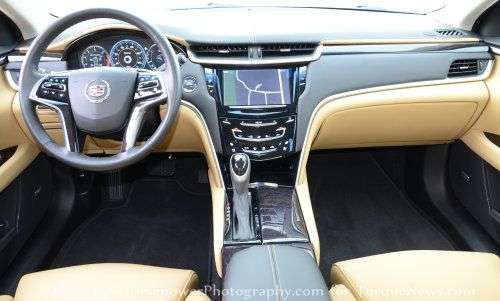 The dash of the 2013 Cadillac XTS AWD Premium 