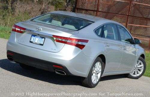 The rear end of the 2013 Toyota Avalon XLE Premium