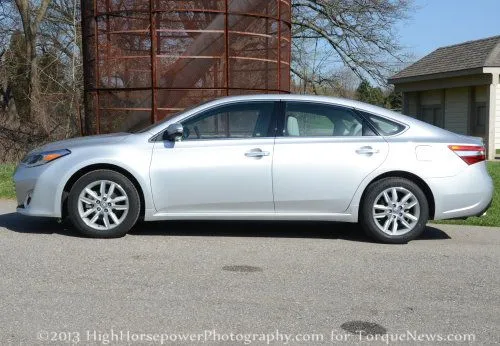 The side profile of the 2013 Toyota Avalon XLE Premium