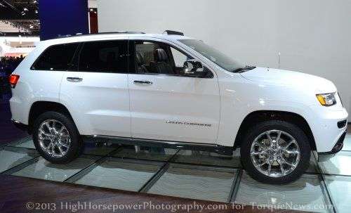 The side profile of the 2014 Jeep Grand Cherokee
