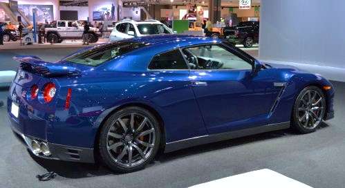 The profile of the 2013 Nissan GT-R 
